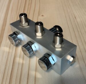 Fengda - Collettore a 3 uscite 1/8" con regolazione aria